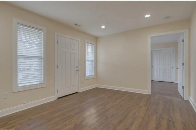 Photo - 435 Pin Oak Dr NW