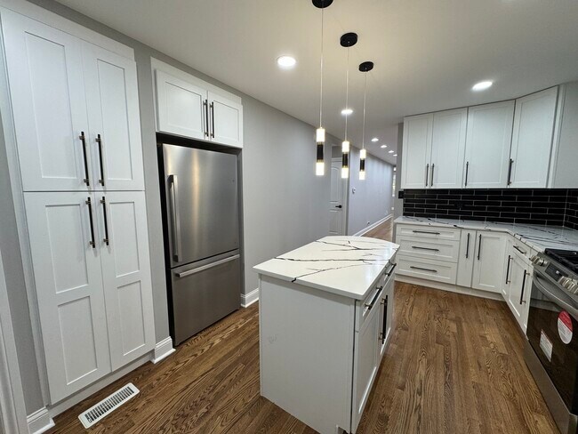 Photo - 6236 N Francisco Ave