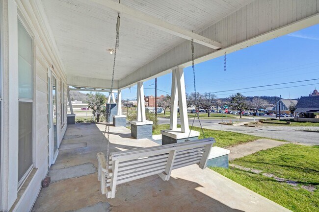 Photo - 200 SW 6th Ave