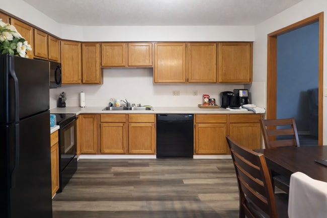 Photo - 910 Alma Dr