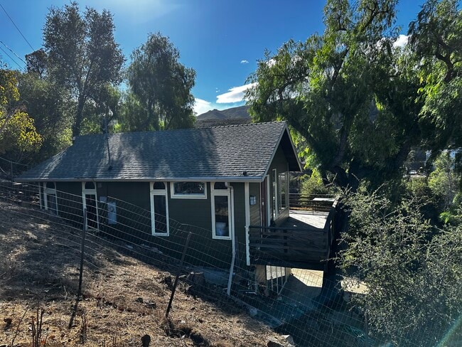 Vista desde el estacionamiento - 28921 Crest Dr