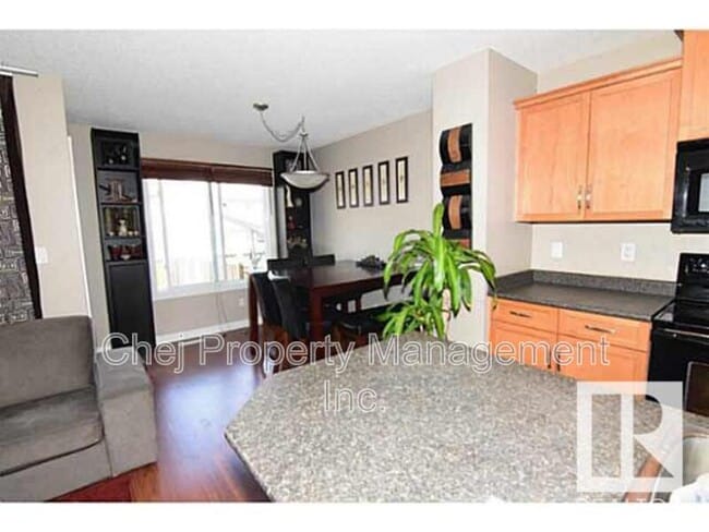 Photo - 1571 Rutherford Rd SW