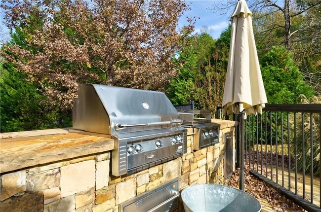 Photo - 521 Brendlynn Ct