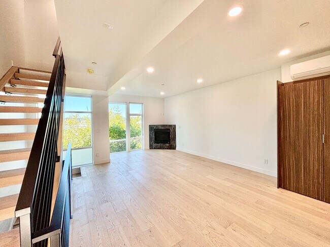 3816 A 13th Ave W