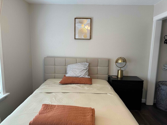 Photo - 7006 67th St NE