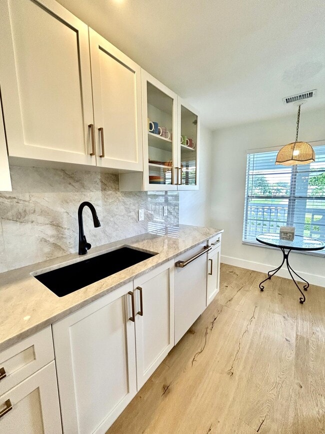 Photo - 1030 Silk Oak Terrace Unidad 203