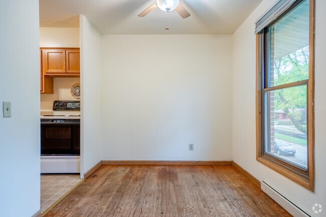 3BR, 1BA - 1,088SF - Dining Area