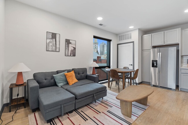 Building Photo - 423 E Michigan St Rental