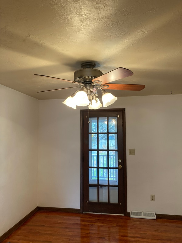 Photo - 301 E James St