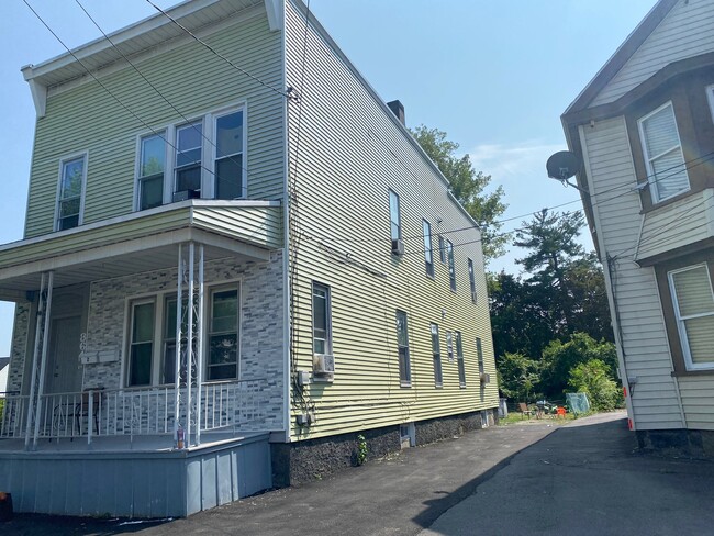 Building Photo - 864 Eastern Ave