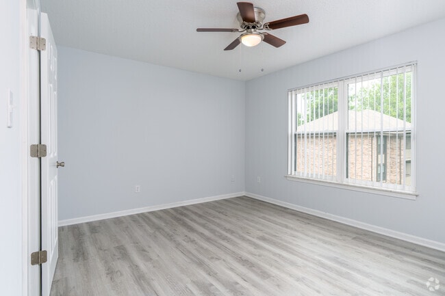 2BR, 2BA - 970SF - Bedroom