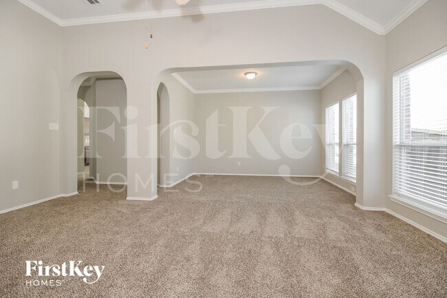 Photo - 2925 Oakshire St
