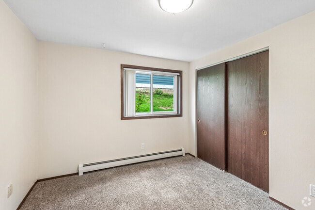 2BR, 1BA - 850SF - Bedroom