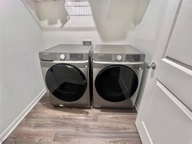 Photo - 2425 NE 7th Pl