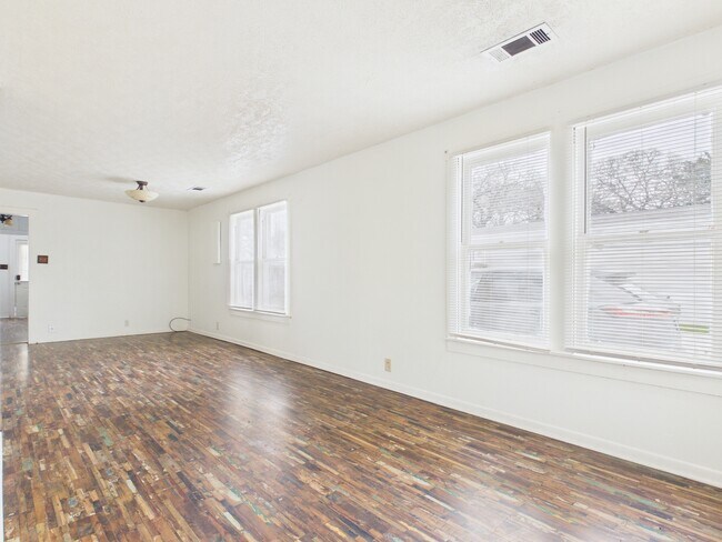 Photo - 138 Watson St