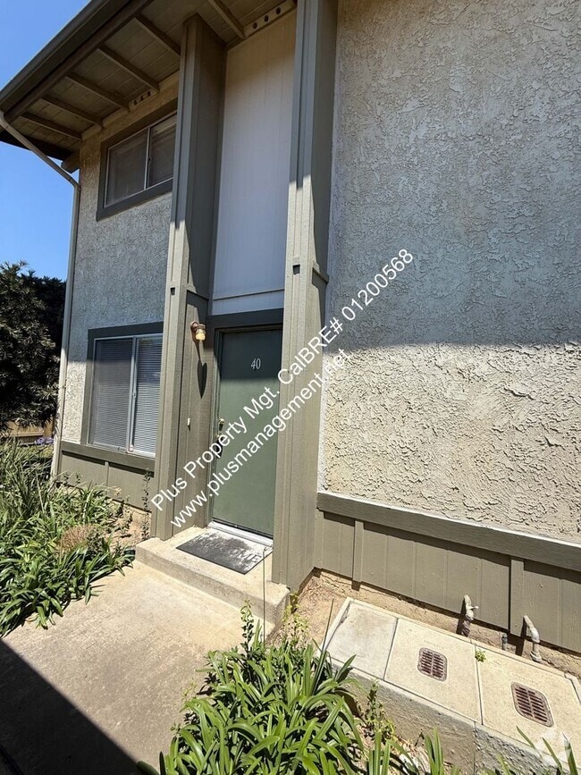 Building Photo - Large Two Story Condo with Two Car Detache... Unit 40