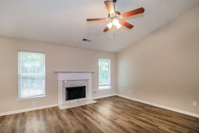 Photo - 1320 Silverstone Trail