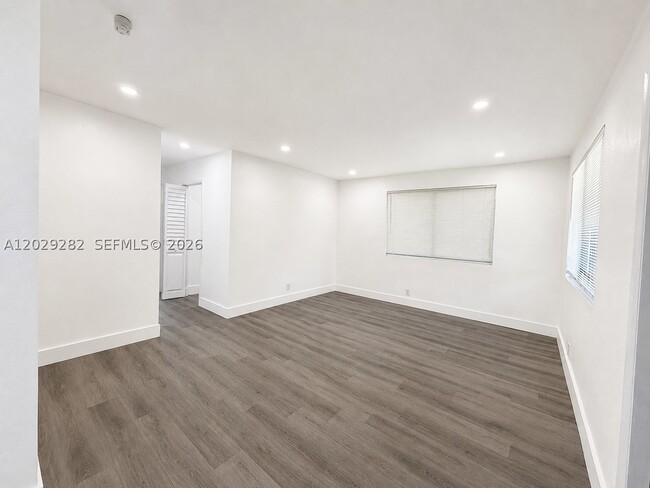 Photo - 900 NW 8th St Unit 4