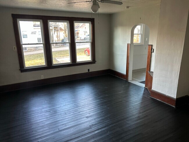 Photo - 491 Allyn St