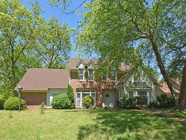 Building Photo - 3 Bedroom with Bonus, 2.5 Bathroom Near Lo... Rental
