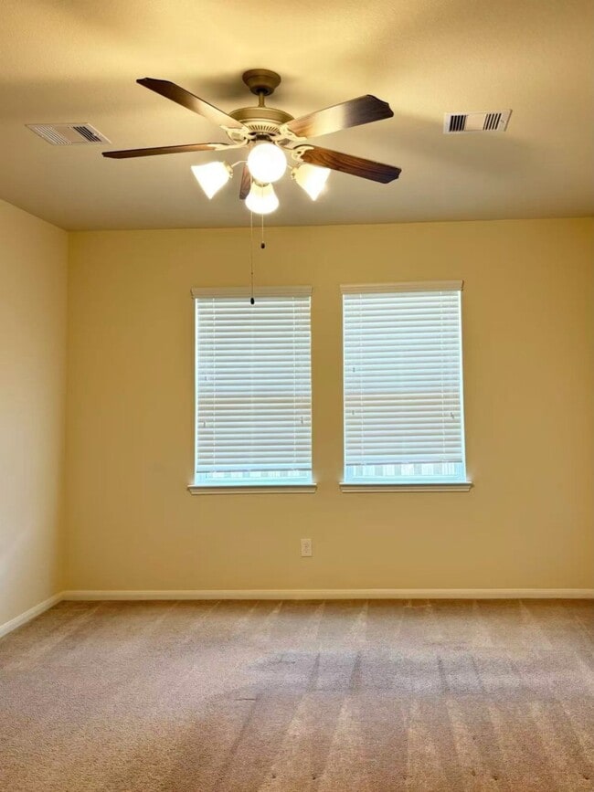 Building Photo - 14246 Dos Palos Dr