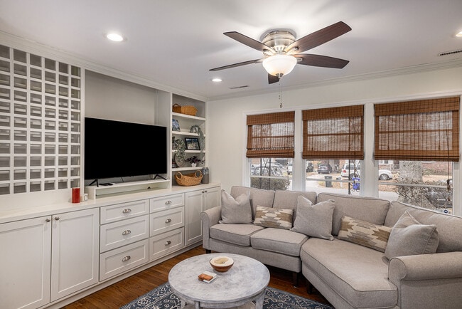 826 Symmes Dr