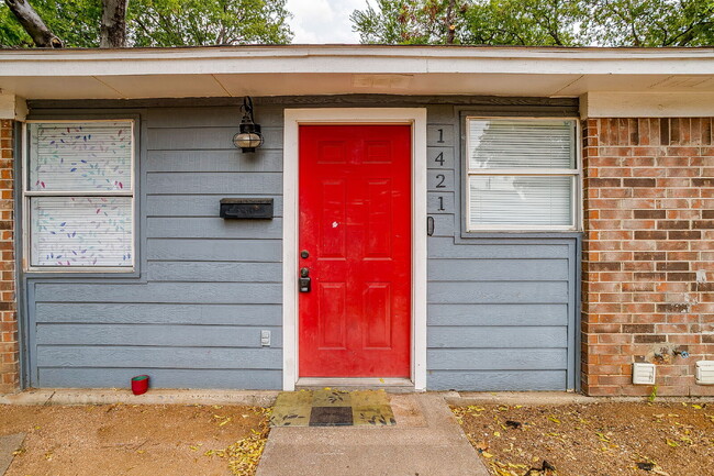 Charming 2 bedroom, 1 bath Fairmount Duplex
