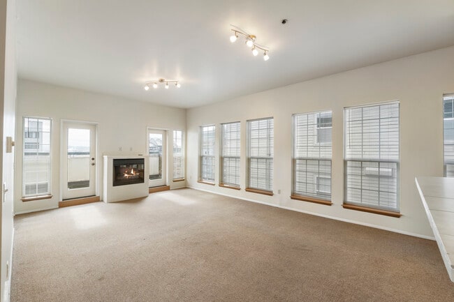 3 bedroom penthouse living - Hong Kong Apartments