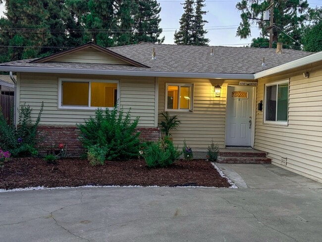 Building Photo - 1213 Multnomah Dr Rental
