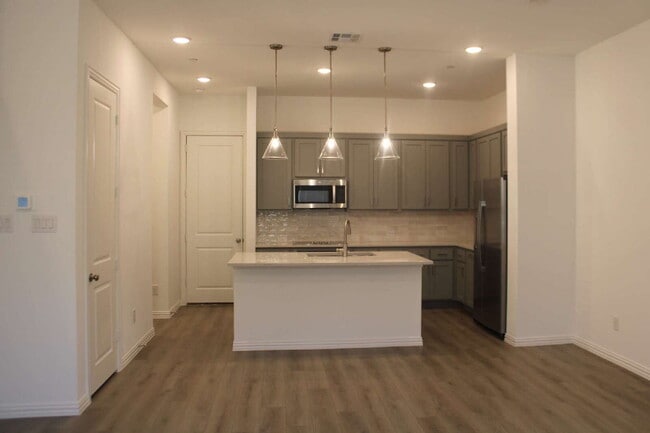 Photo - 628 Blue Rdg Dr