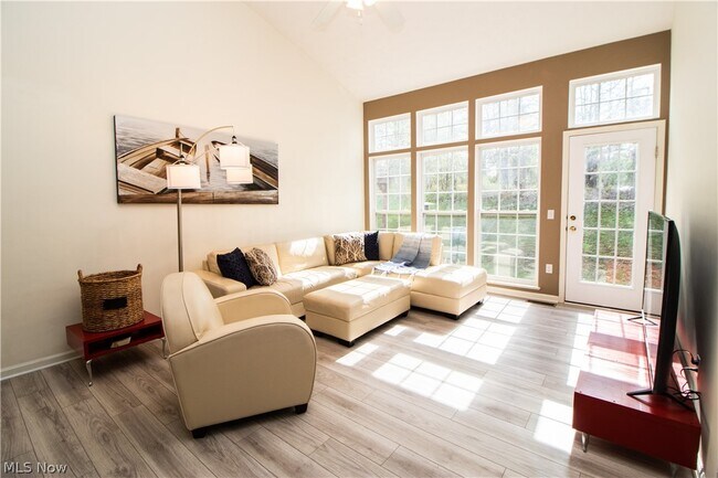 Photo - 4977 Lake View Dr