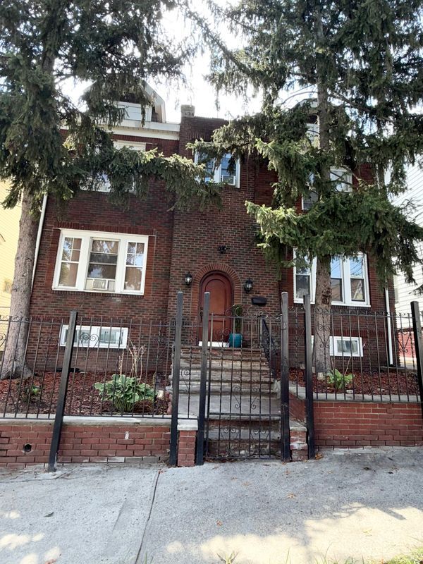 Photo - 92 Schofield St