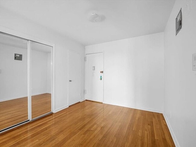 Building Photo - 2 West End Ave Unit 4G