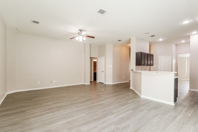 Photo - 603 Lake View Dr