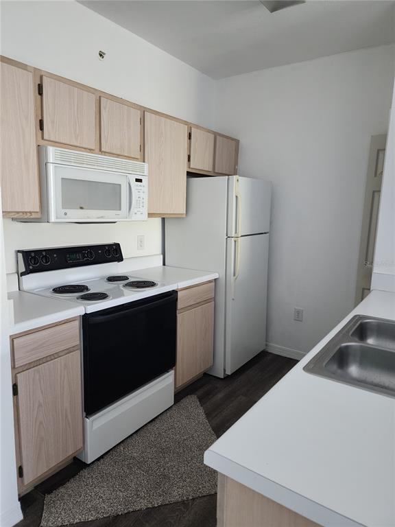 Photo - 5459 Vineland Rd Unit 4307