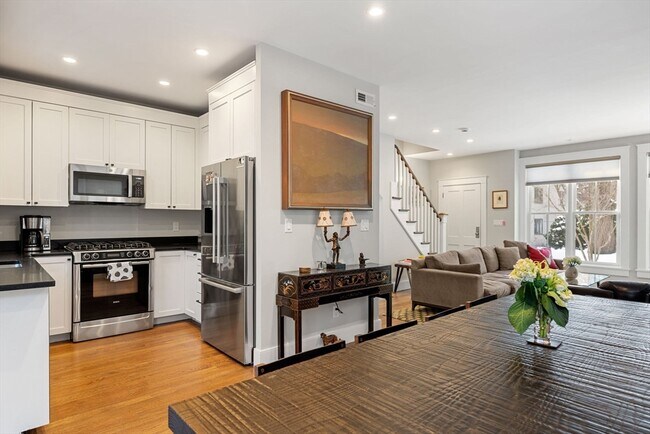 Photo - 4 Brattle Cir