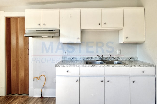 Photo - 420 Barker St Unit C