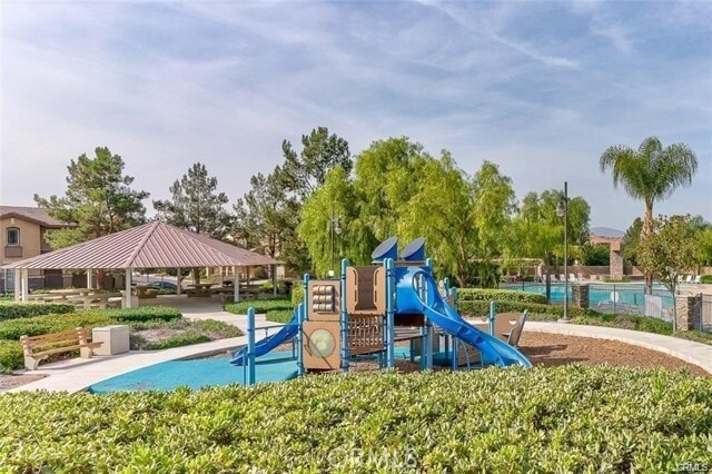 3285 Ledgewood Cir