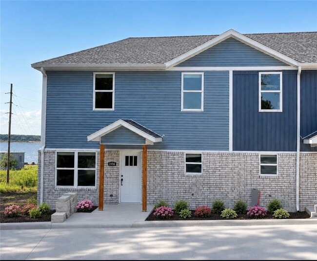 Building Photo - 264 LaVona Ln