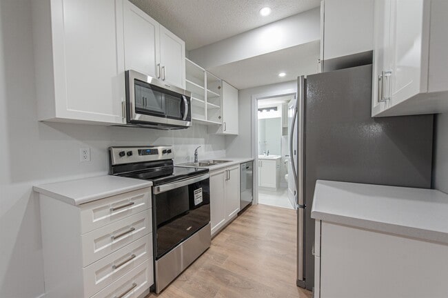 Photo - 1449 Cherniak Way SW