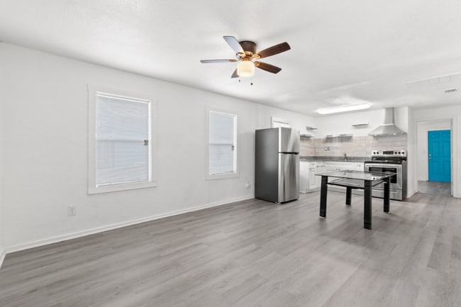 Photo - 1050 19th St S