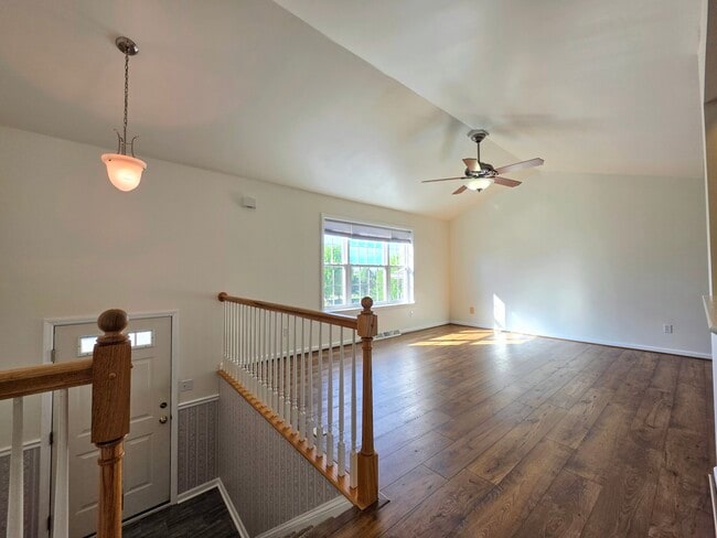 Photo - 521 Fox Ridge Ln