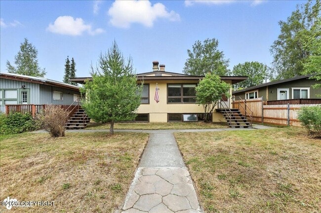 Building Photo - k933w Unit A