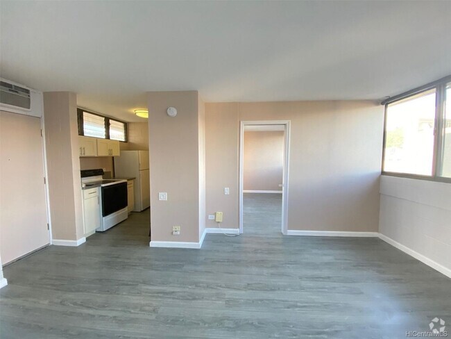 Building Photo - Recently Renovated and breezy 1 bed 1 bath... Rental