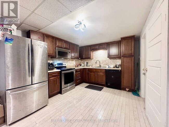 Photo - 2082 Burbank Dr