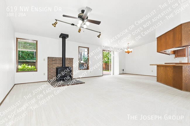 619 NW Ensign Dr