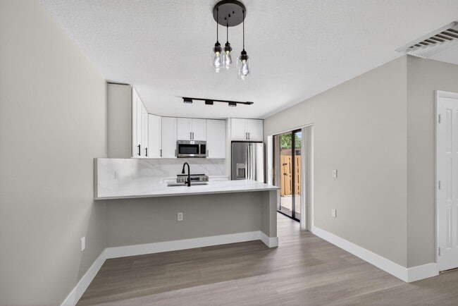 Photo - 246 Charter Way