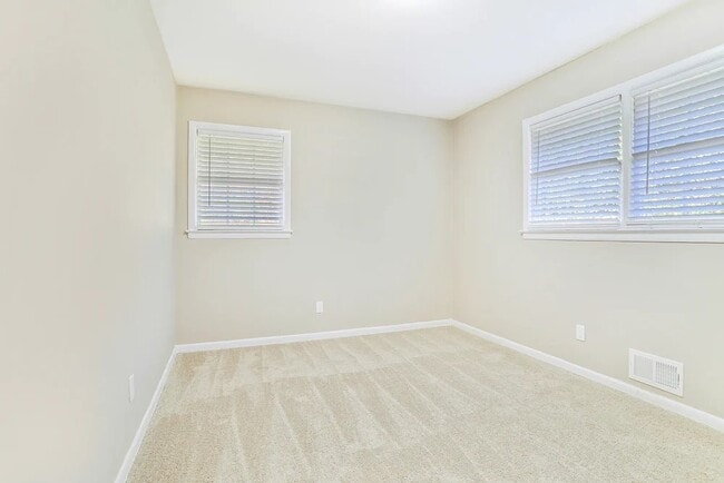 Photo - 844 Parkstone Dr