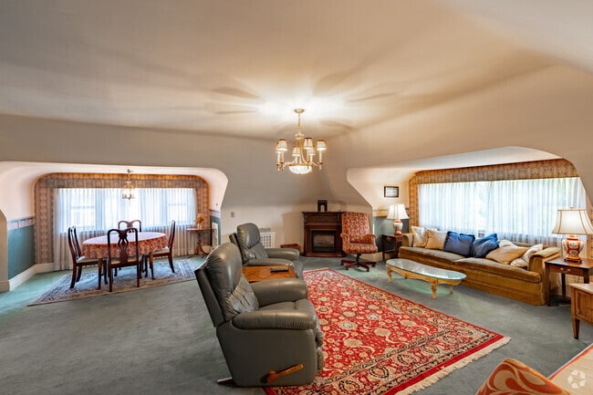 2R, 1BA - 900SF - Living and Dining Area