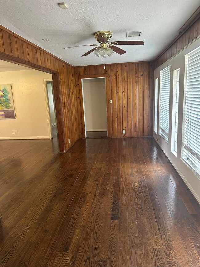 Photo - 9337 Walterville Rd
